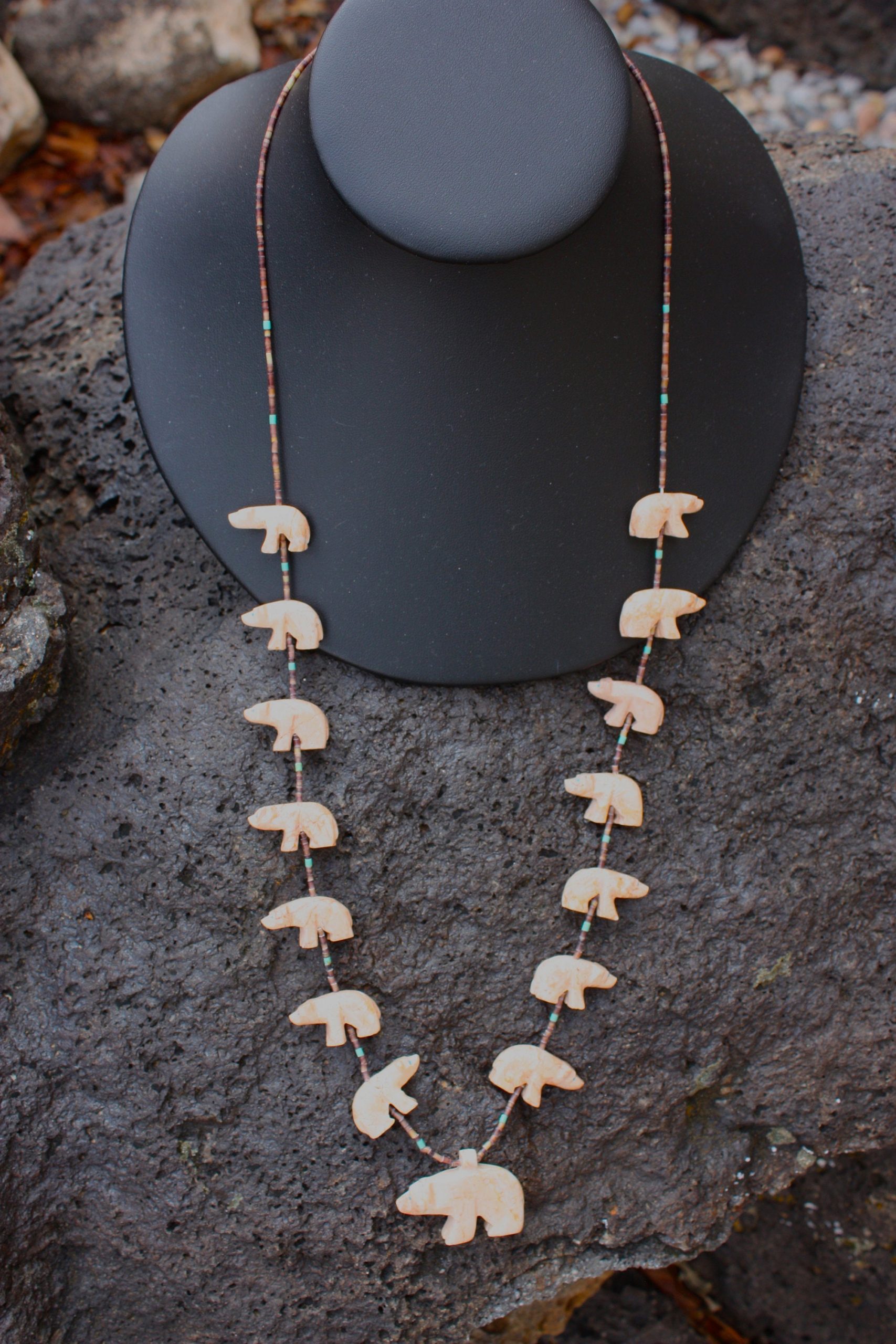 Bear Fetish Necklace, Zuni Bear – New 